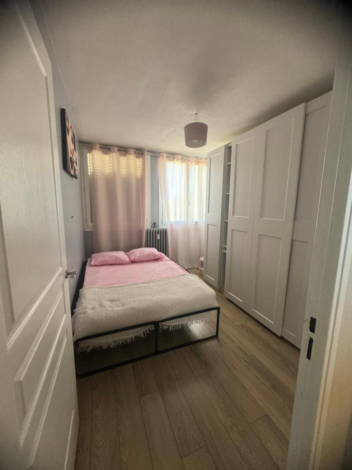 Proche Aeroport Apartment *